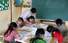 Rà soát quy định, bảo đảm chính sách tiền lương phù hợp cho nhà giáo