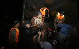 Quân khu 5 triển khai lực lượng khẩn cấp hỗ trợ Gia Lai ứng phó với lũ