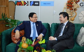 Thủ tướng Phạm Minh Chính gặp Thủ tướng Singapore