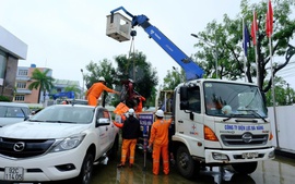 EVNCPC tăng cường nhân lực khắc phục điện tại Đắk Lắk sau mưa lũ lịch sử