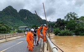 Hệ thống điện ổn định trở lại, 95% công suất bị ảnh hưởng mưa lũ được khôi phục