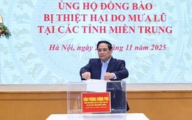 Thủ tướng Phạm Minh Chính cùng lãnh đạo Chính phủ và tập thể VPCP ủng hộ đồng bào vùng thiên tai