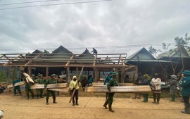 Đà Nẵng: Tiếp tục di dời các hộ dân khỏi khu vực sạt lở ở xã Hùng Sơn