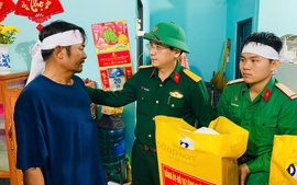 Quân khu 5 thăm, động viên gia đình chiến sĩ có 2 người thân tử vong do sạt lở