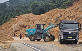 Công bố tình huống khẩn cấp về thiên tai trên QL1, đường Trường Sơn Đông