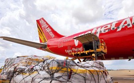 Những chuyến bay nghĩa tình hướng về miền Trung