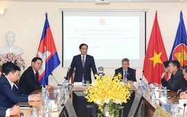 Phó Thủ tướng Bùi Thanh Sơn thăm Đại sứ quán, cộng đồng người Việt tại Campuchia