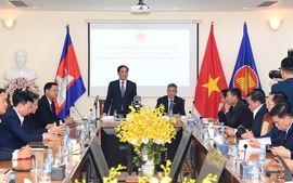 Phó Thủ tướng Bùi Thanh Sơn thăm Đại sứ quán, cộng đồng người Việt tại Campuchia