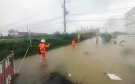 EVNCPC họp khẩn ứng phó mưa lũ và bão số 13