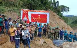 Quảng Ngãi: Hơn 2.000 người khắc phục sạt lở, mở  đường đến vùng trồng sâm Ngọc Linh