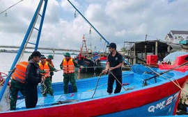 Quảng Ngãi: Lực lượng Biên phòng hỗ trợ ngư dân phòng chống bão số 13