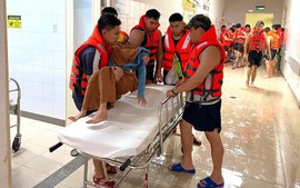 Ứng phó bão số 13: Trực cấp cứu 24/24, sẵn sàng thu dung, điều trị cho nạn nhân do mưa, lũ gây ra