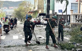 CHÙM ẢNH: Gia Lai khẩn trương ổn định cuộc sống người dân sau bão số 13