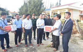 Phó Thủ tướng Mai Văn Chính thăm hỏi, động viên người dân bị thiệt hại do bão số 13 tại Đắk Lắk