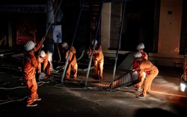 Hơn 1,12 triệu khách hàng đã được khôi phục cấp điện sau bão Kalmaegi