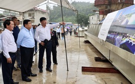 Phó Thủ tướng Nguyễn Chí Dũng kiểm tra thực tế tuyến cao tốc Tuyên Quang - Hà Giang