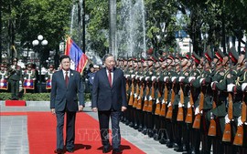 Lễ đón trọng thể Tổng Bí thư Tô Lâm và Phu nhân tại thủ đô Viêng Chăn (Lào)