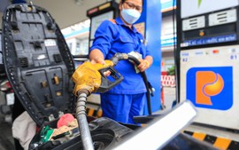 Xăng giảm về sát mức 20.000 đồng/lít