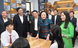 Phó Thủ tướng Phạm Thị Thanh Trà khánh thành Phòng thực hành giáo dục STEM tại Trường THPT Nguyễn Huệ, Lào Cai