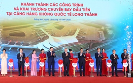 Phó Thủ tướng Thường trực Nguyễn Hòa Bình dự lễ khánh thành các công trình và khai trương chuyến bay đầu tiên tại Sân bay Long Thành