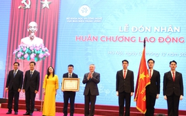 Phó Thủ tướng Thường trực Nguyễn Hòa Bình dự Lễ kỷ niệm 60 năm ngày thành lập Cục Bưu điện Trung ương