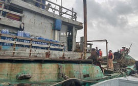 Đà Nẵng: Bắt giữ 2 tàu cá vận chyển 47.000 lít dầu DO không có nguồn gốc hợp pháp