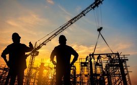 DN công khai năng lực hoạt động xây dựng theo hình thức nào?