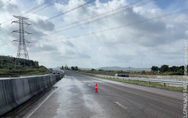 Khôi phục lưu thông phương tiện trên 2 tuyến cao tốc sau sự cố ngập sâu