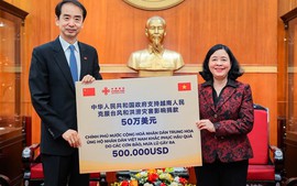 Tiếp nhận 500.000 USD từ Chính phủ Trung Quốc hỗ trợ Việt Nam khắc phục hậu quả thiên tai
