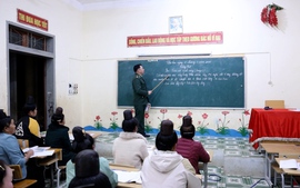 Hành trình bền bỉ của những người thắp chữ vùng cao
