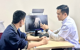 Vi phẫu thành công cứu sống ngón tay thủy thủ bị đứt rời sau 25 giờ