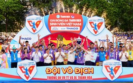 Phó Thủ tướng Mai Văn Chính trao cúp vô địch Giải bóng đá Thanh niên sinh viên Việt Nam lần III