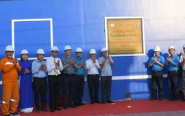 Điện lực TPHCM gắn biển công trình điện mừng 50 năm Giải phóng miền Nam