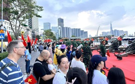 TPHCM rực rỡ cờ hoa những ngày tháng Tư lịch sử