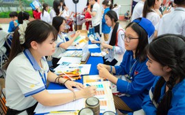 Sinh viên ngành Triết học có được miễn học phí?