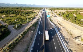 Khẩn trương triển khai 2 dự án đường cao tốc