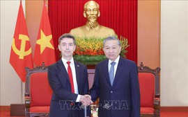 Tổng Bí thư Tô Lâm tiếp Đại sứ EU Julien Guerrier