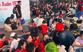 Người dân háo hức chờ đón lễ diễu binh, diễu hành ngày 30/4