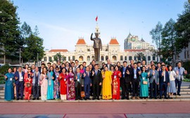 Bài 2: Khát vọng vươn xa từ kiều bào bốn phương
