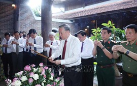 Tổng Bí thư Tô Lâm dâng hương tưởng nhớ Chủ tịch Hồ Chí Minh tại Nghệ An