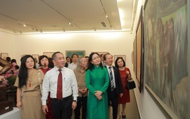 Khai mạc triển lãm chuyên đề 'Hồ Chí Minh trong nghệ thuật tạo hình'