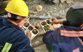 Công trường không nghỉ Lễ và những bữa cơm ăn vội trên cao tốc Bắc-Nam