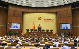 Miễn học phí cho học sinh công lập cả nước, học sinh tư thục được hỗ trợ