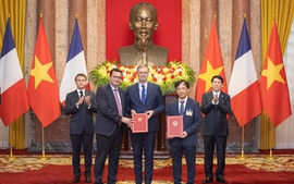 Thúc đẩy hợp tác với Pháp trong lĩnh vực công nghệ vũ trụ và hàng không