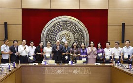 Chủ tịch Quốc hội Trần Thanh Mẫn gặp mặt đại biểu Quốc hội các khóa tỉnh Hậu Giang