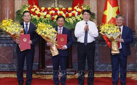 Chủ tịch nước Lương Cường trao quyết định bổ nhiệm 3 Phó Chủ nhiệm Văn phòng Chủ tịch nước