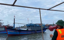 Kêu gọi tàu thuyền trong vùng nguy hiểm tìm nơi tránh trú an toàn