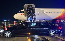 Tổng thống Litva đến Hà Nội trên chuyên cơ Vietjet