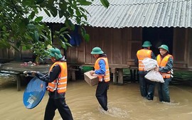 Quảng Bình: Mưa lớn gây ngập, sơ tán nhiều hộ dân đến nơi an toàn