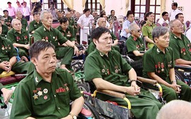 Chủ tịch nước tặng quà gần 1,6 triệu người có công nhân dịp 27/7